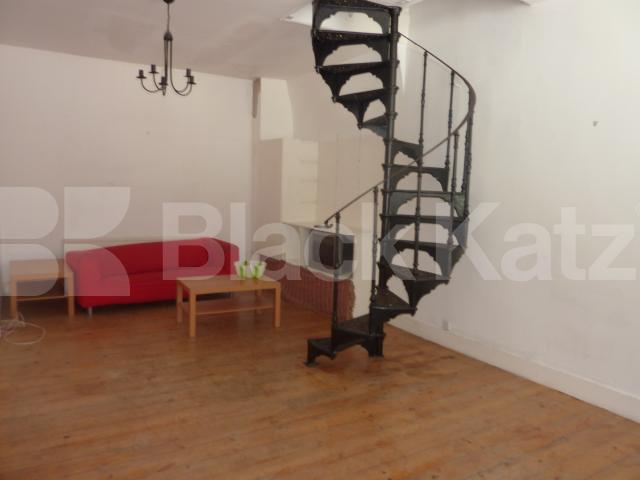 			MEWS HOUSE, 3 Bedroom, 1 bath, 1 reception Mews House			 Ruston Mews, NOTTING HILL